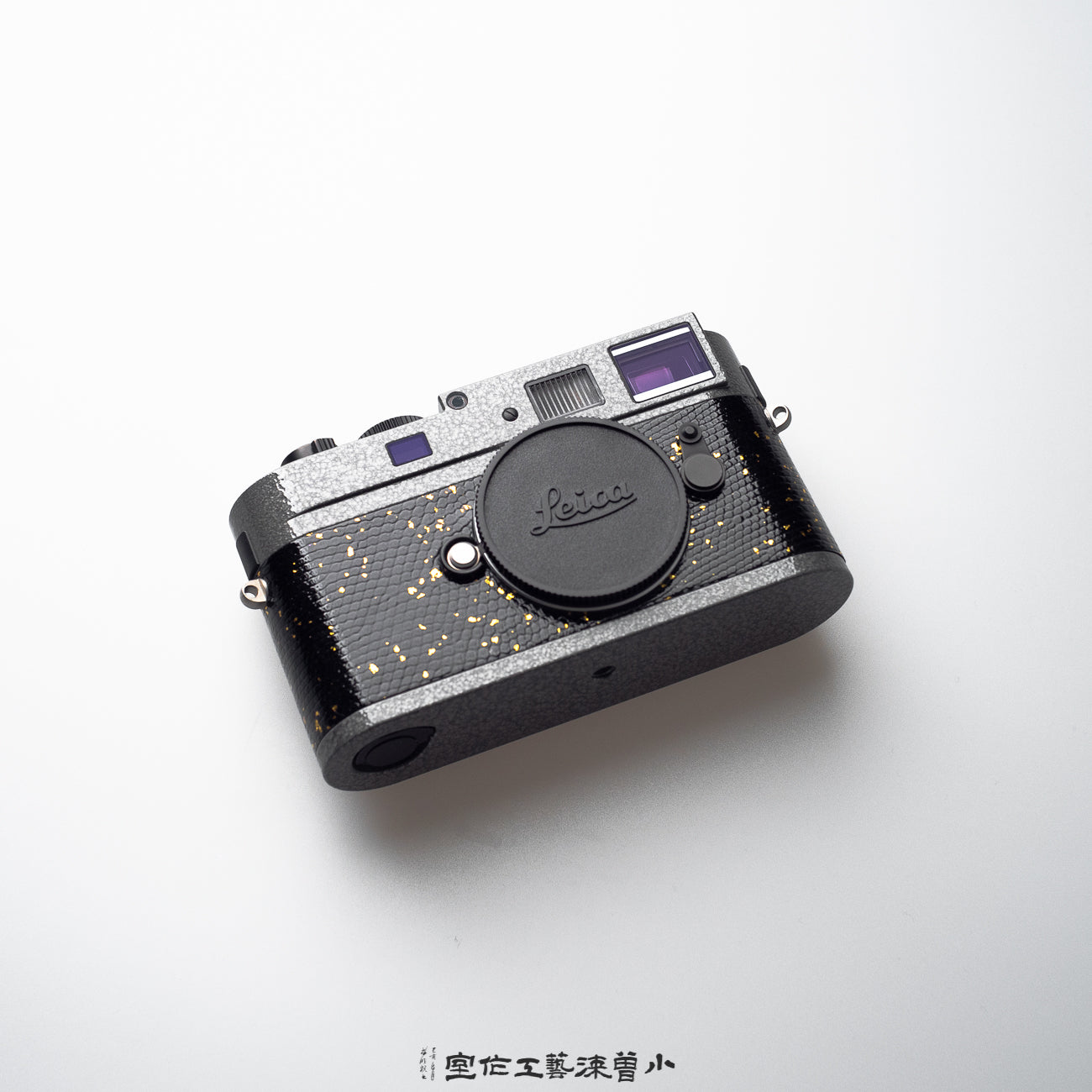 Gold-Flecked Black Lizard Skin with Hammered Grey Lacquer Finish（M240）