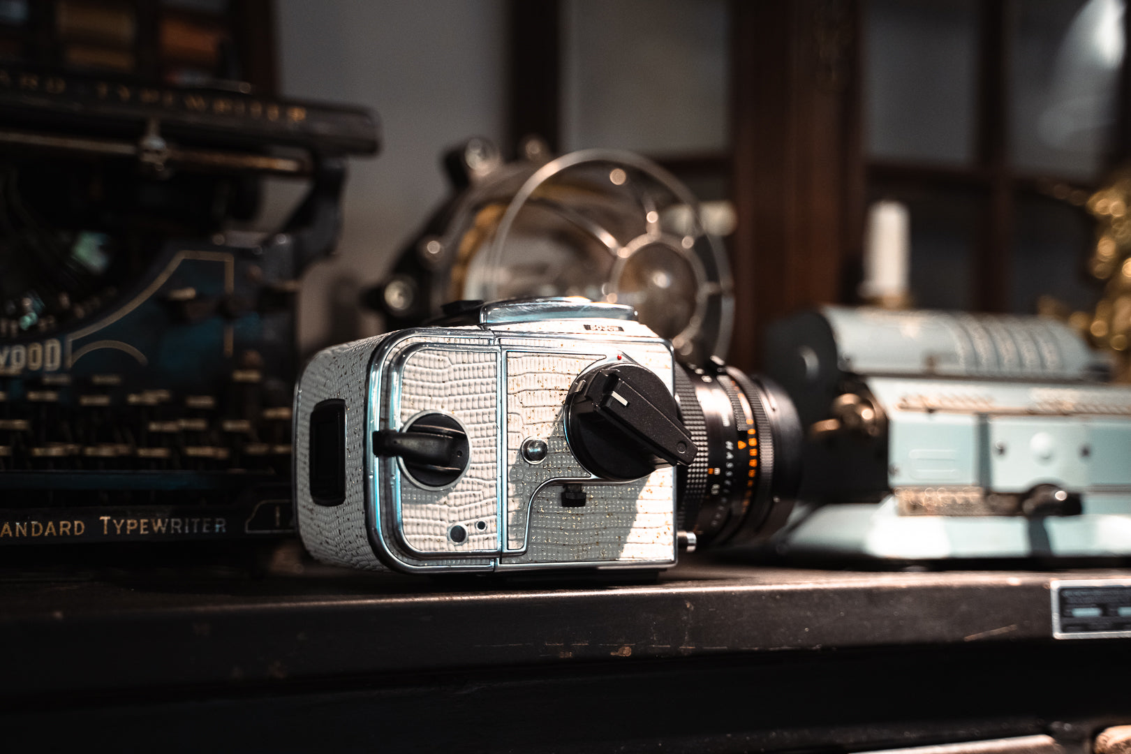 503CW Leather art replacement with gold sprinkled lizard skin material/White