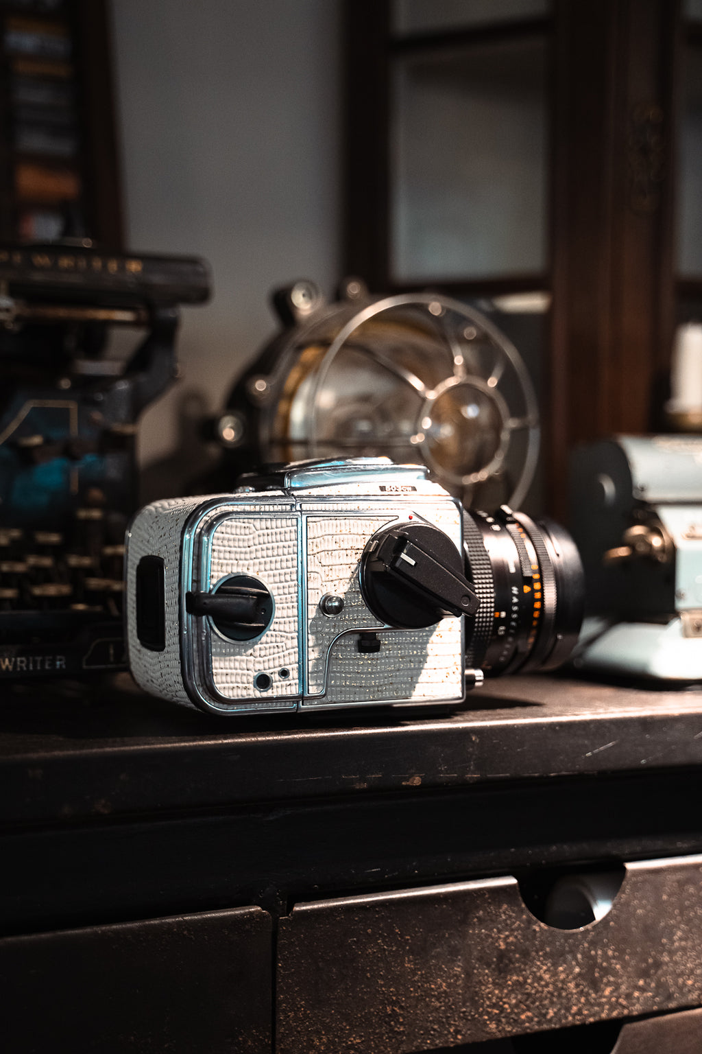 503CW Leather art replacement with gold sprinkled lizard skin material/White