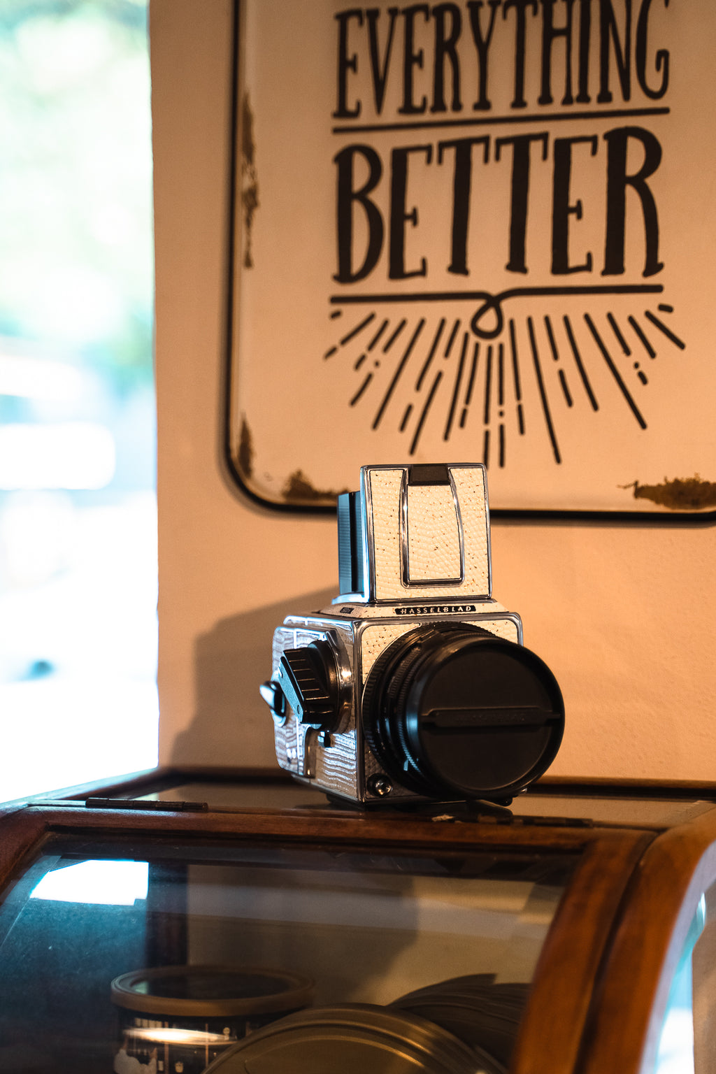 503CW Leather art replacement with gold sprinkled lizard skin material/White