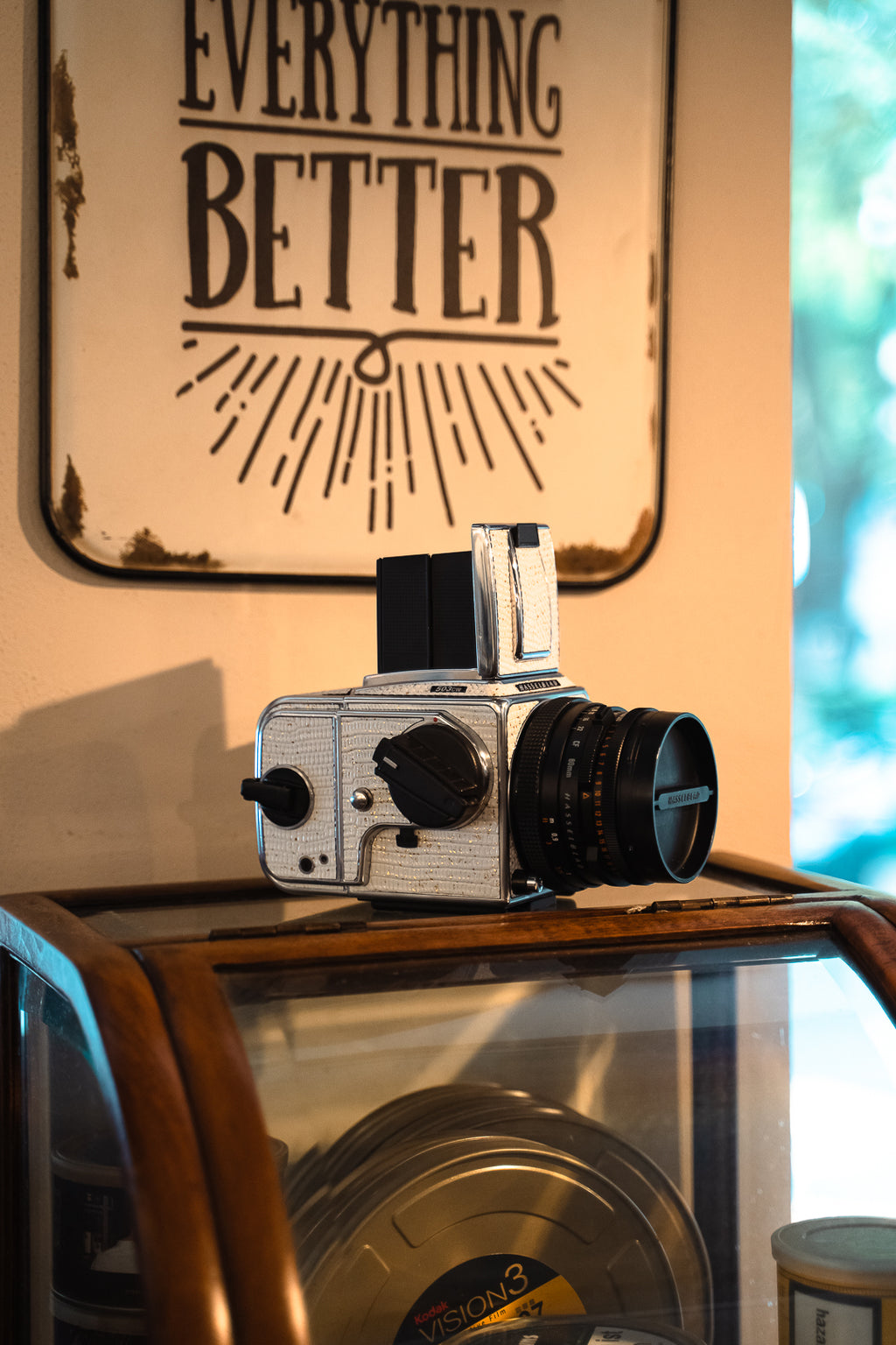 503CW Leather art replacement with gold sprinkled lizard skin material/White