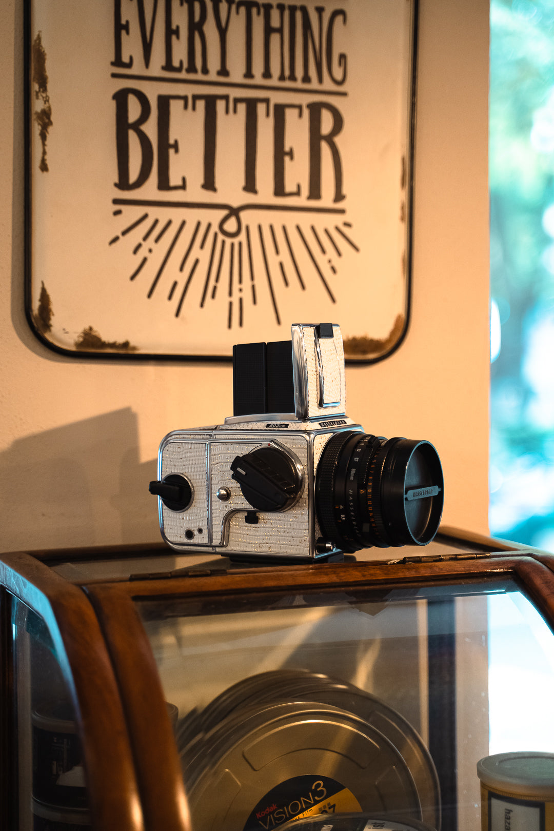 503CW Leather art replacement with gold sprinkled lizard skin material/White