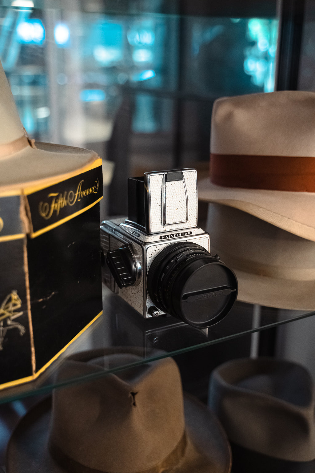 503CW Leather art replacement with gold sprinkled lizard skin material/White