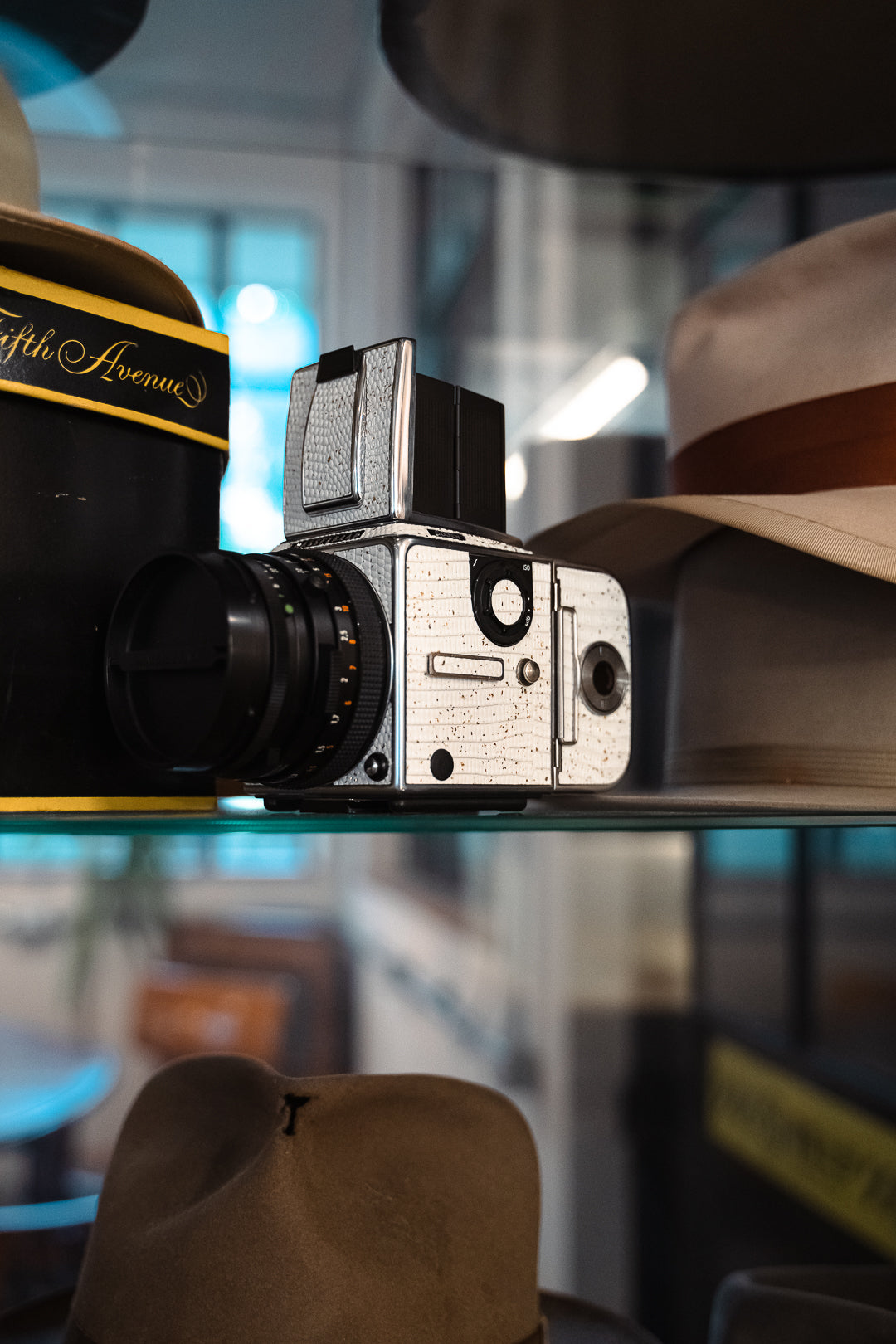 503CW Leather art replacement with gold sprinkled lizard skin material/White