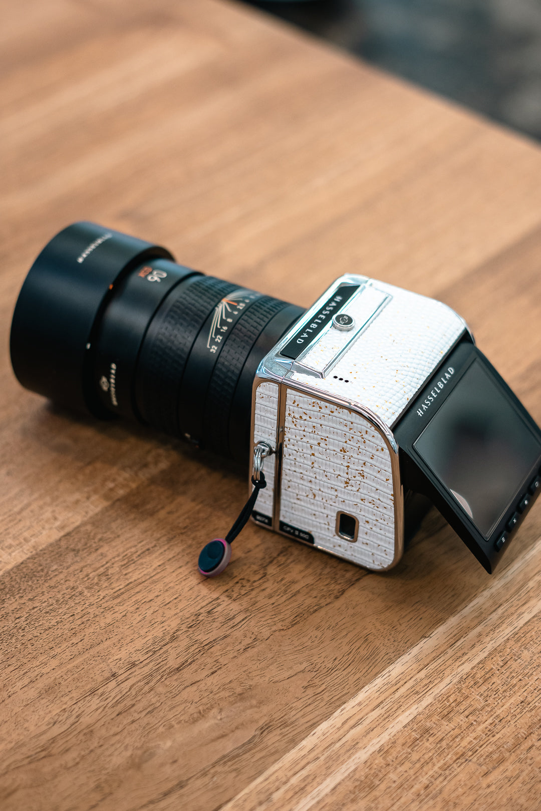 503CW Leather art replacement with gold sprinkled lizard skin material/White