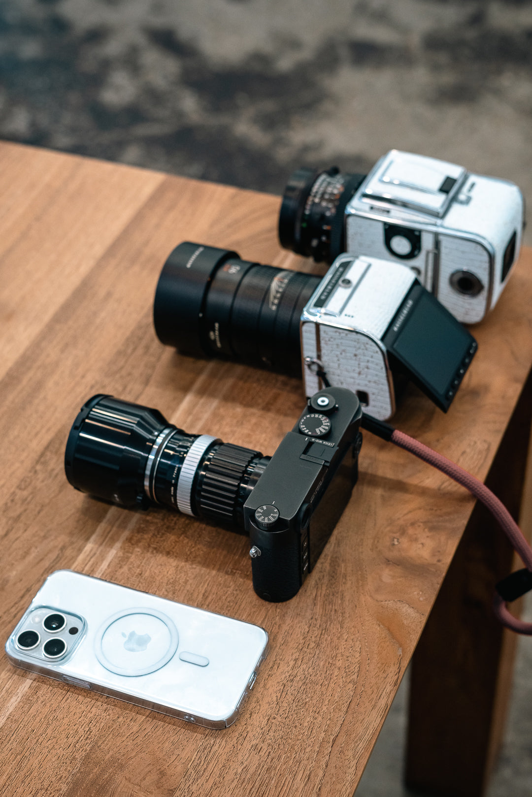 503CW Leather art replacement with gold sprinkled lizard skin material/White