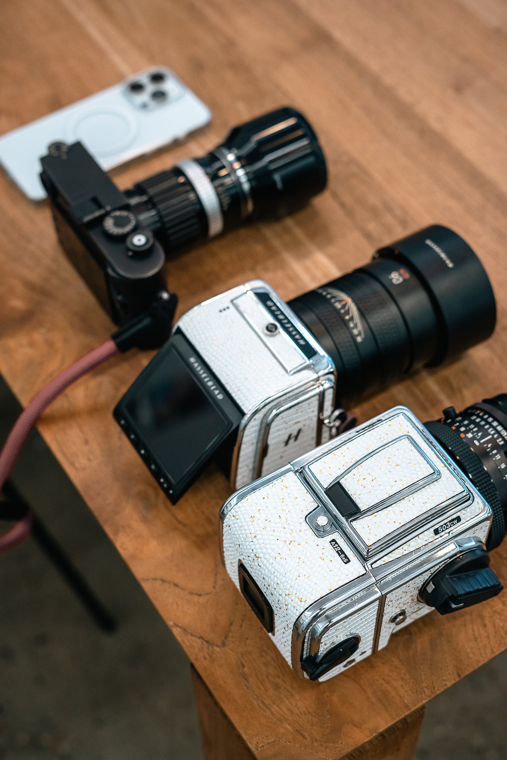 503CW Leather art replacement with gold sprinkled lizard skin material/White