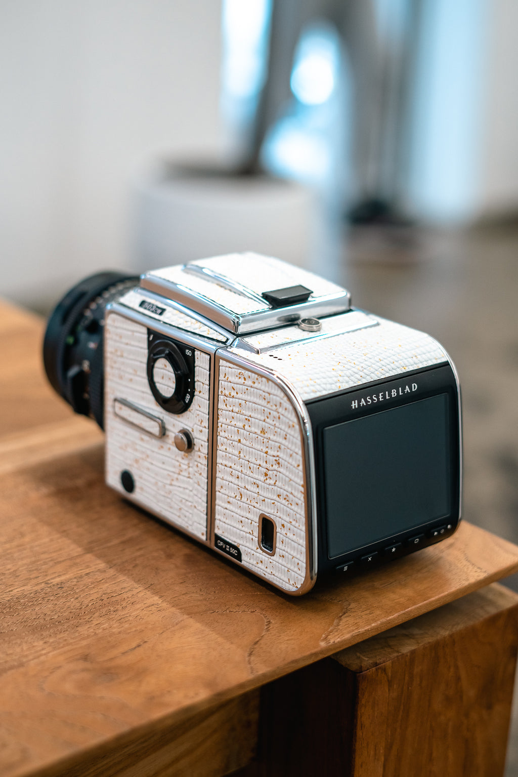 503CW Leather art replacement with gold sprinkled lizard skin material/White