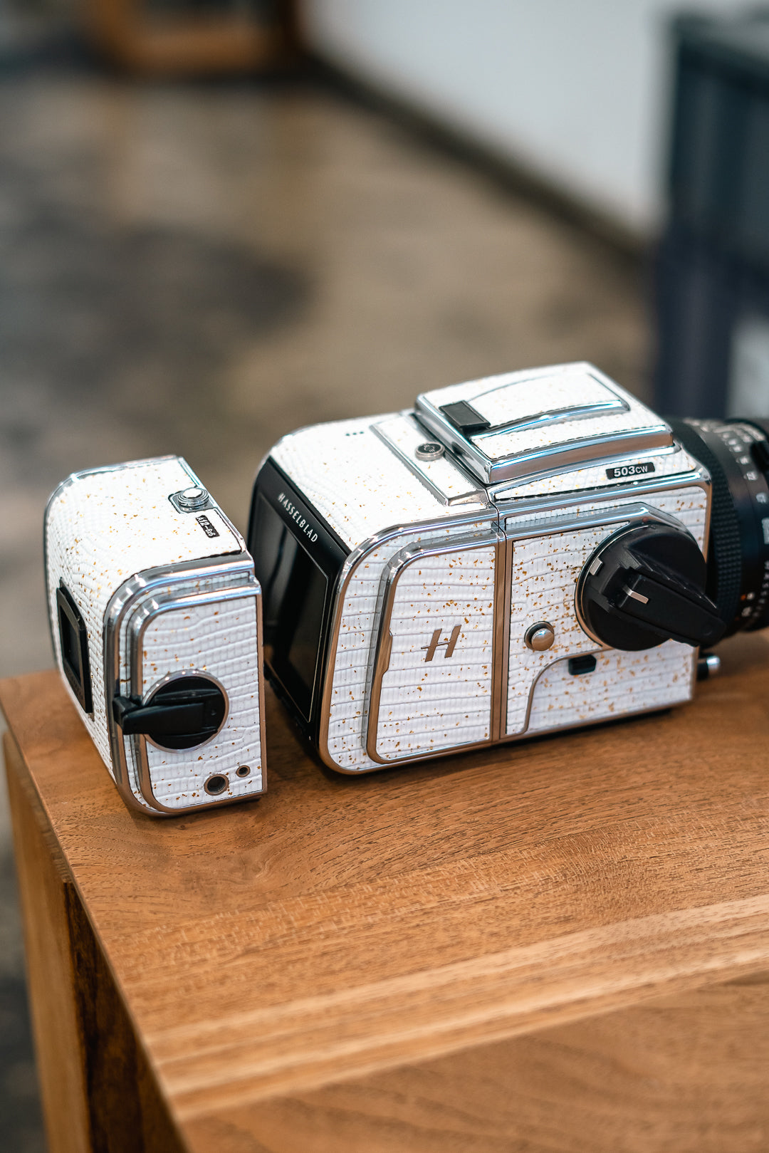 503CW Leather art replacement with gold sprinkled lizard skin material/White