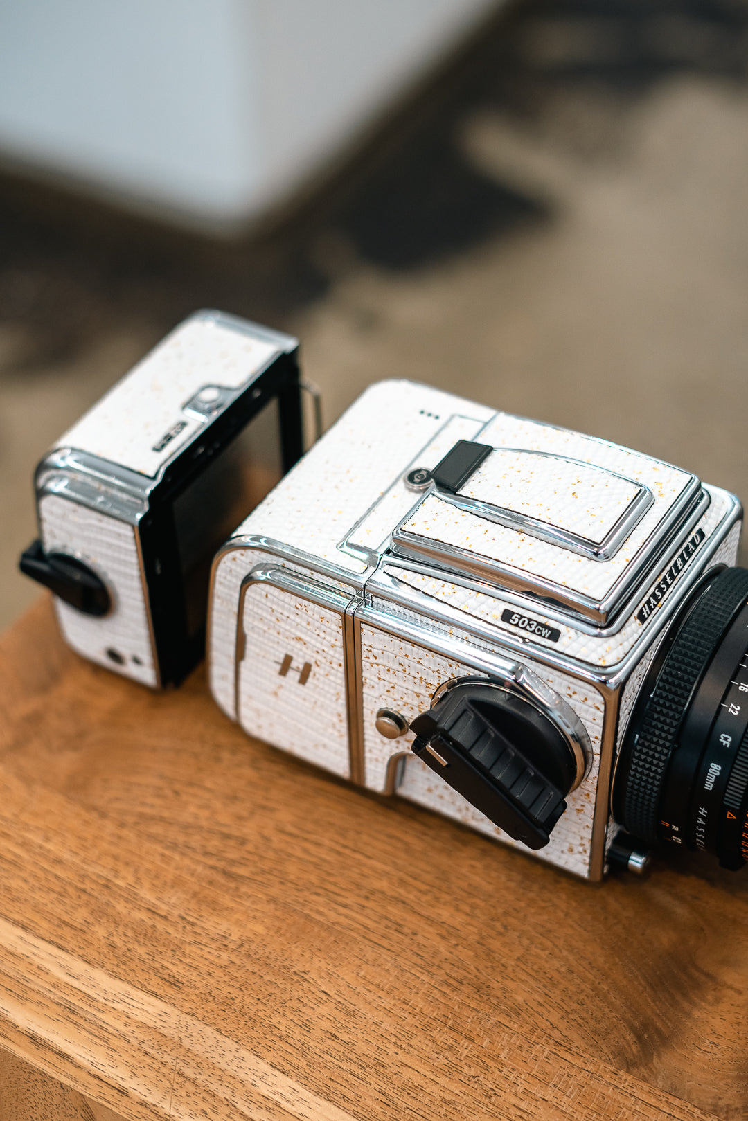 503CW Leather art replacement with gold sprinkled lizard skin material/White