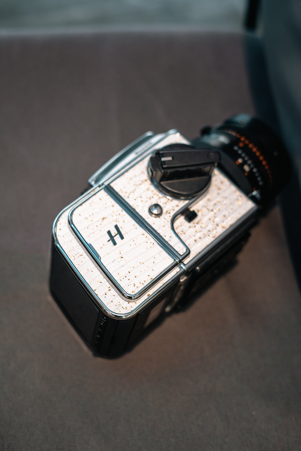 503CW Leather art replacement with gold sprinkled lizard skin material/White