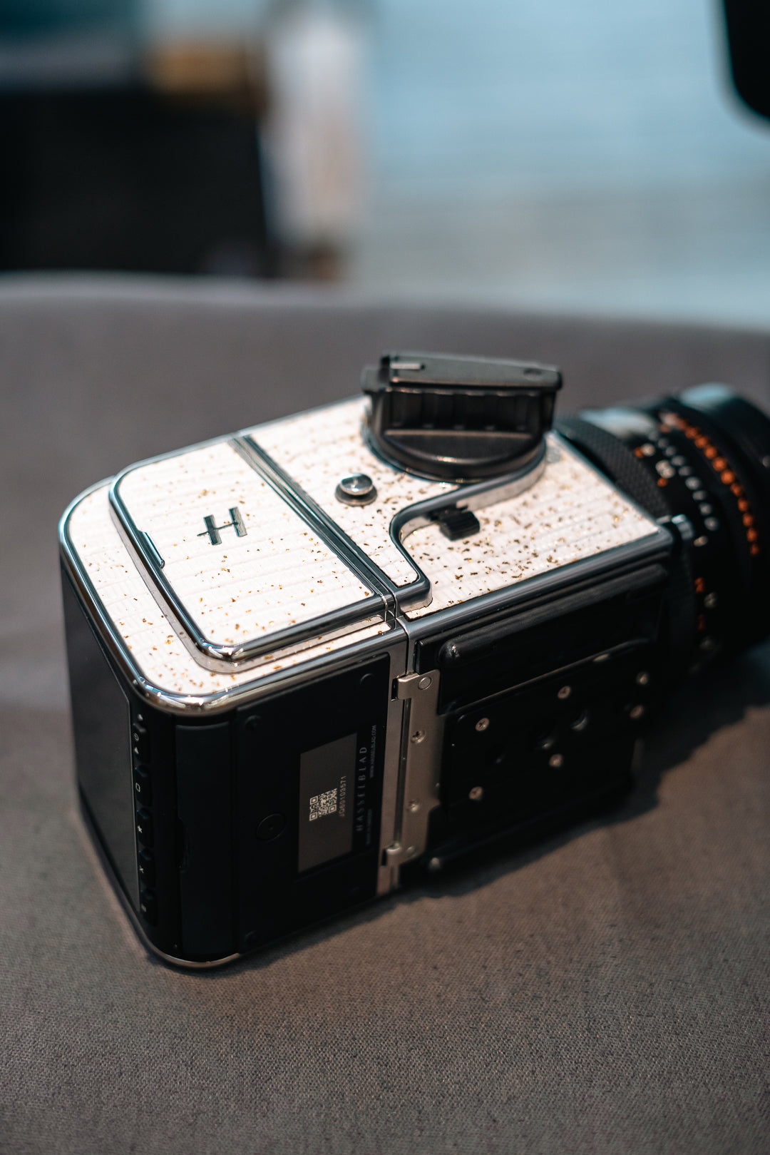 503CW Leather art replacement with gold sprinkled lizard skin material/White