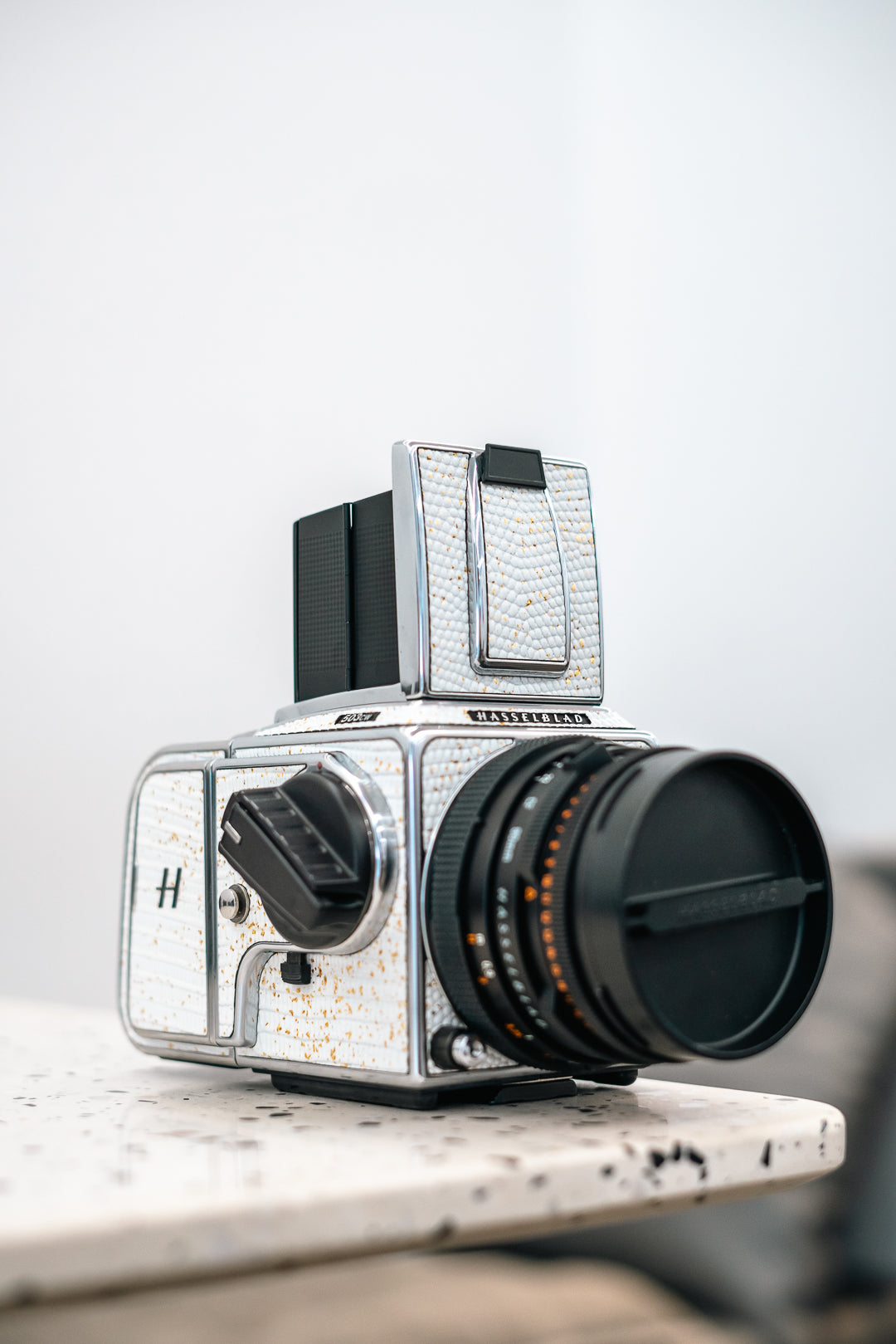 503CW Leather art replacement with gold sprinkled lizard skin material/White