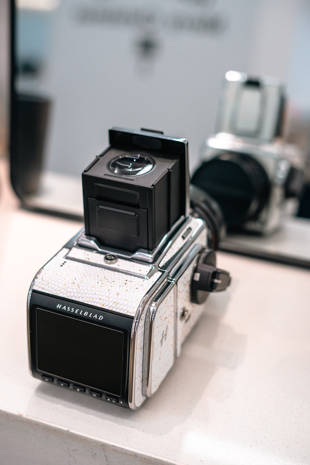 503CW Leather art replacement with gold sprinkled lizard skin material/White