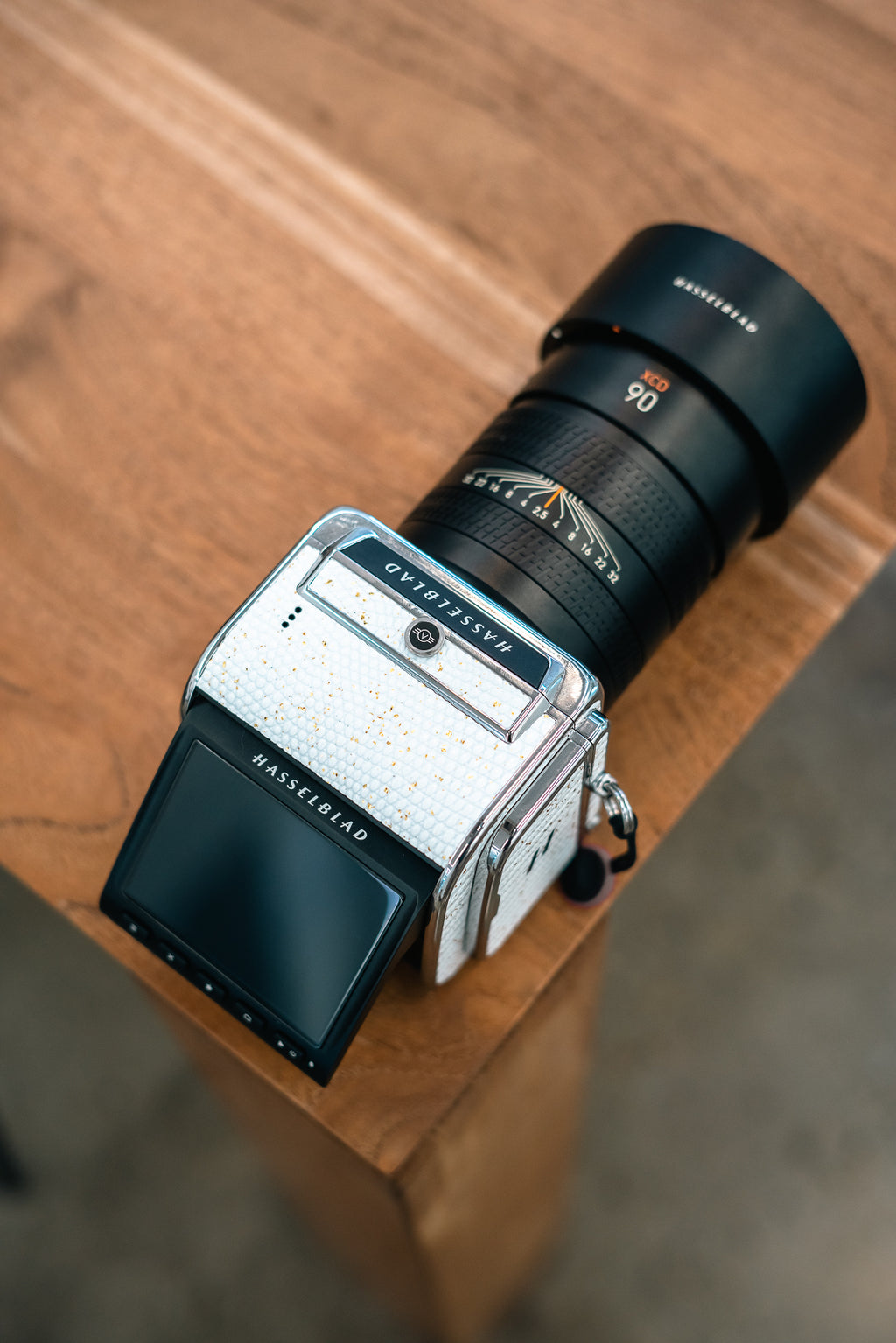 503CW Leather art replacement with gold sprinkled lizard skin material/White