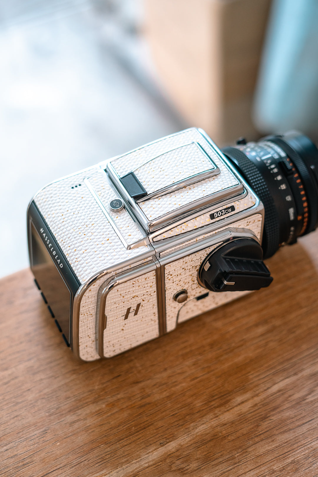 503CW Leather art replacement with gold sprinkled lizard skin material/White