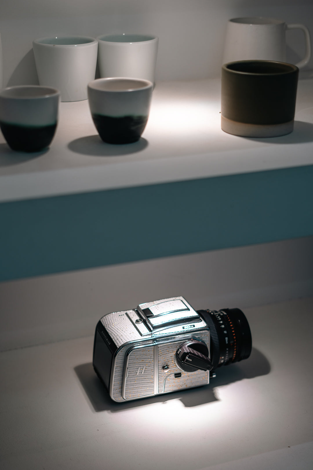 503CW Leather art replacement with gold sprinkled lizard skin material/White