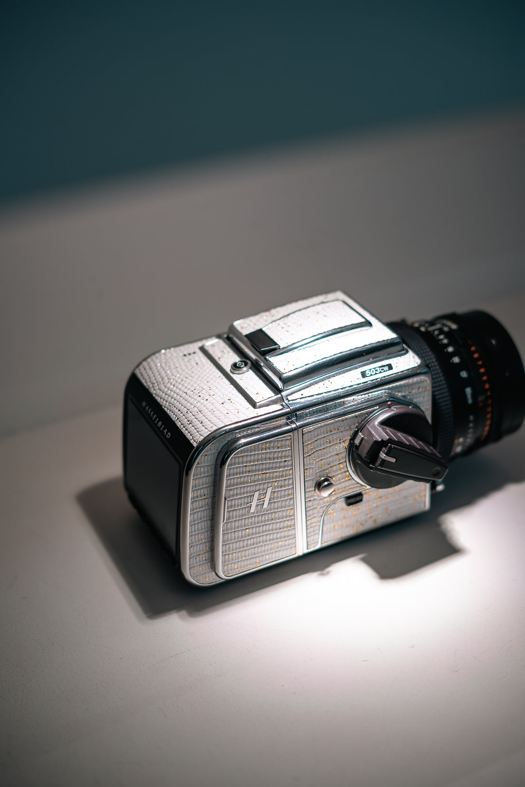 503CW Leather art replacement with gold sprinkled lizard skin material/White