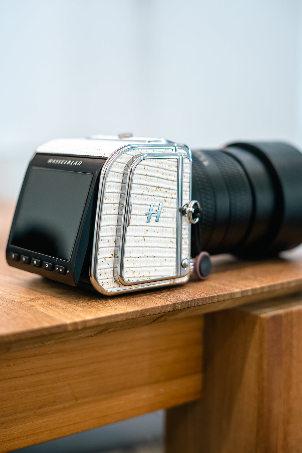 503CW Leather art replacement with gold sprinkled lizard skin material/White