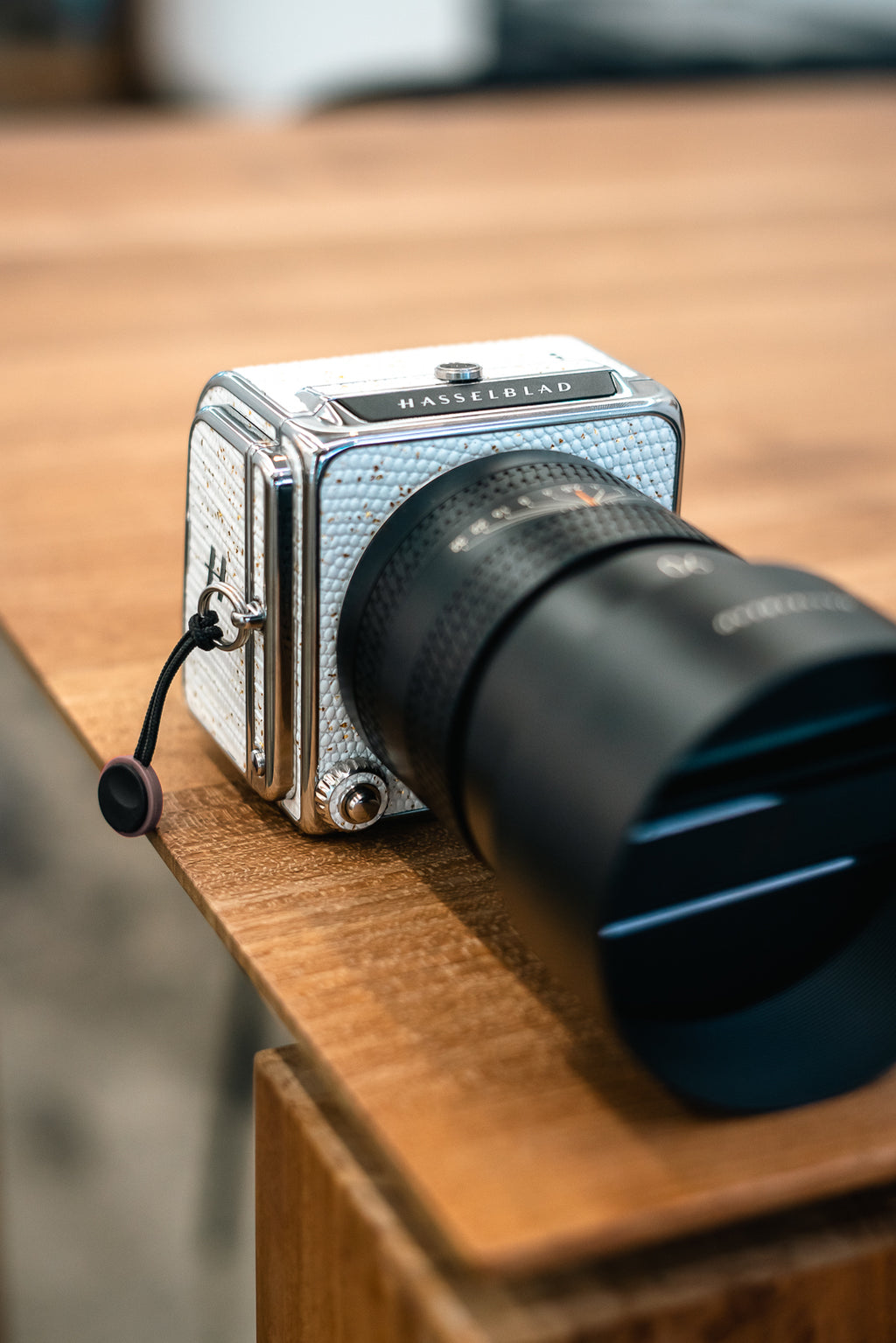 503CW Leather art replacement with gold sprinkled lizard skin material/White