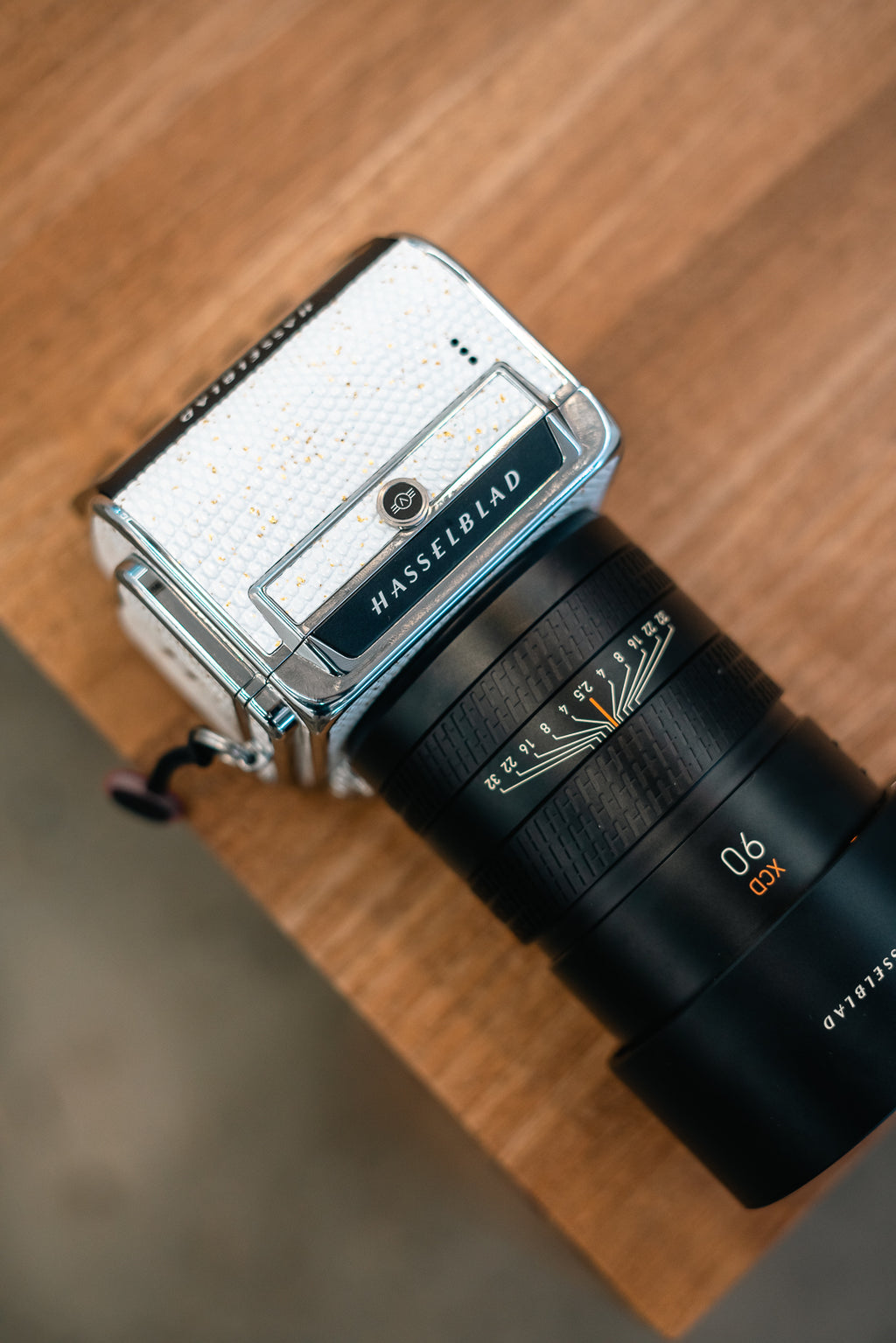 503CW Leather art replacement with gold sprinkled lizard skin material/White