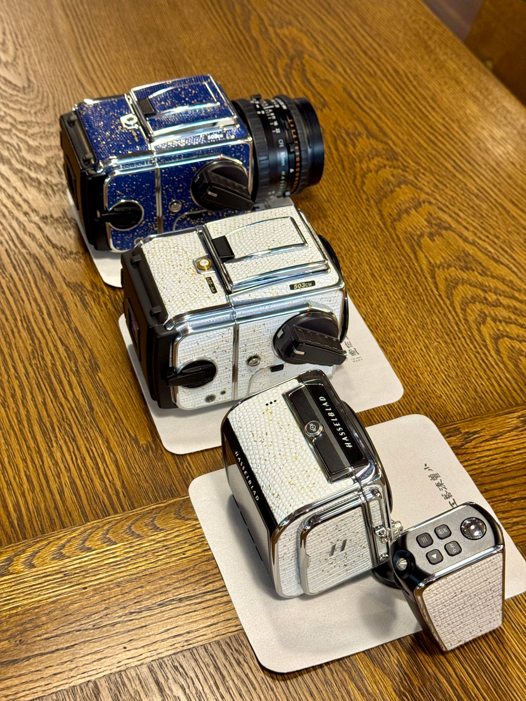 Leather art replacement with gold sprinkled lizard skin material/Blue/White