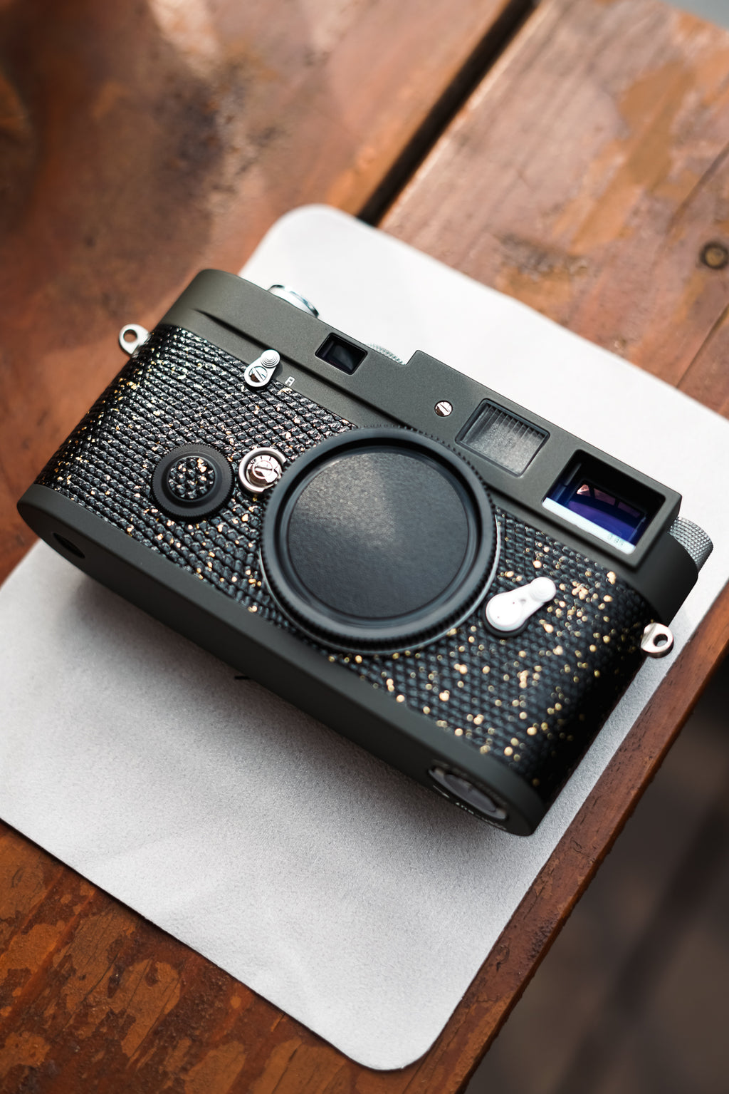 MP Reporter Repaint/Leather art replacement with gold sprinkled lizard skin material/black