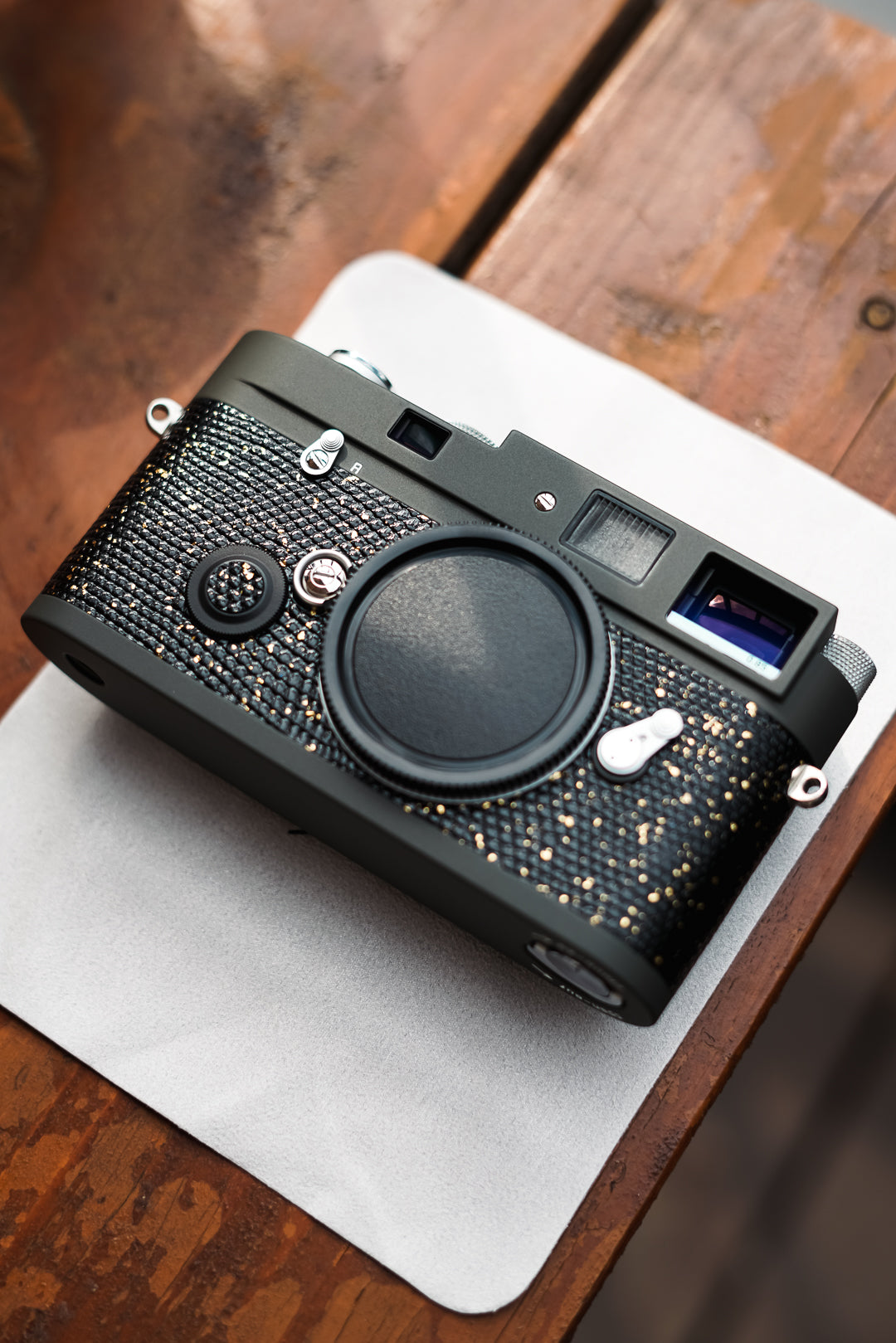 MP Reporter Repaint/Leather art replacement with gold sprinkled lizard skin material/black