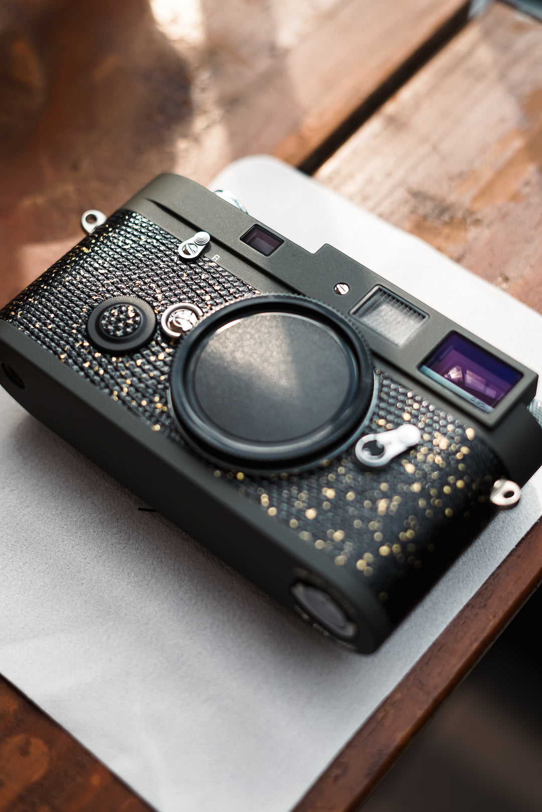 MP Reporter Repaint/Leather art replacement with gold sprinkled lizard skin material/black