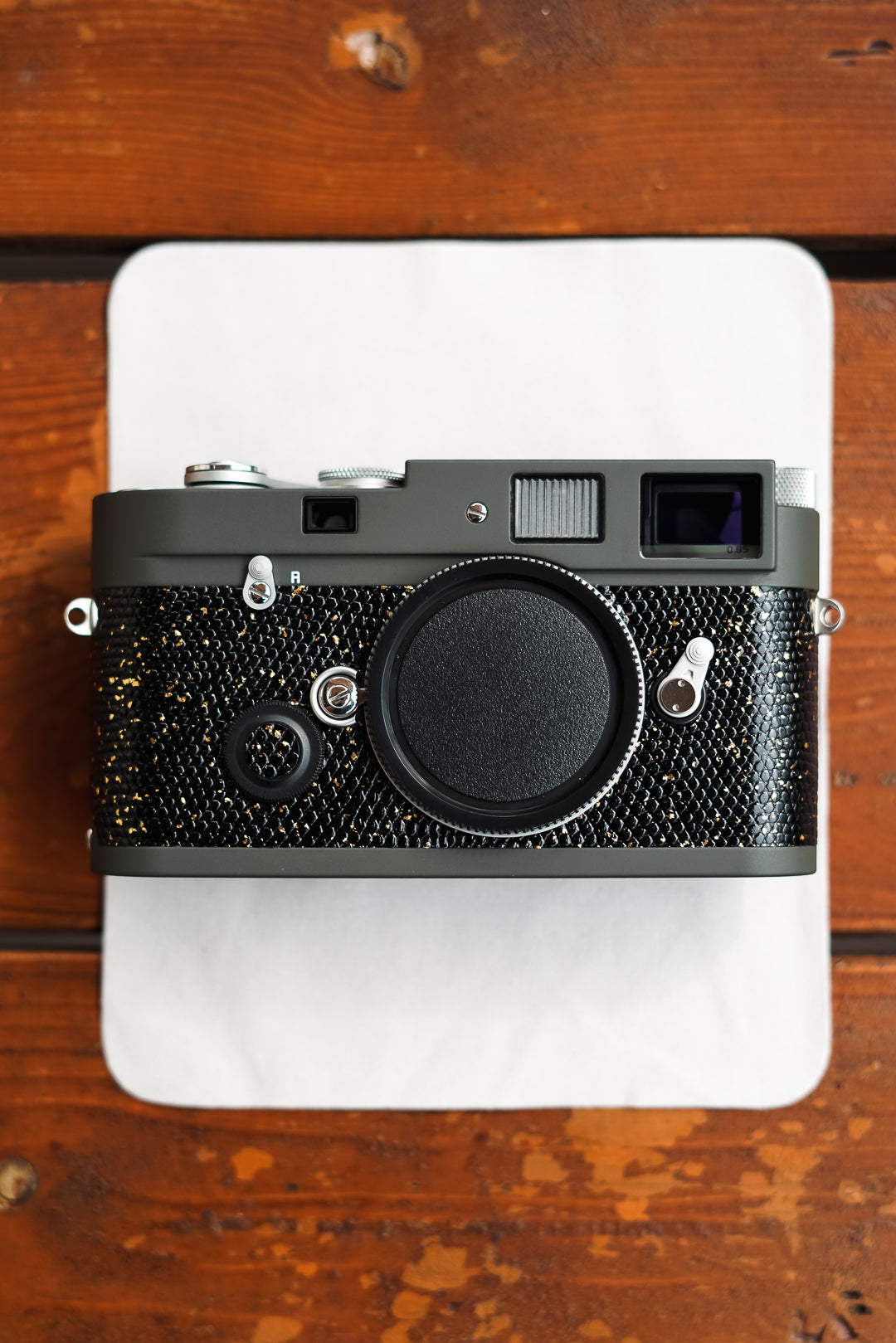 MP Reporter Repaint/Leather art replacement with gold sprinkled lizard skin material/black