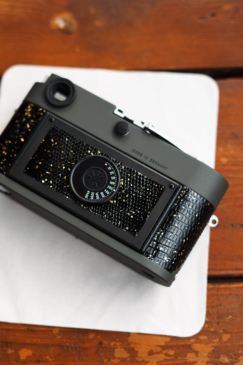 MP Reporter Repaint/Leather art replacement with gold sprinkled lizard skin material/black