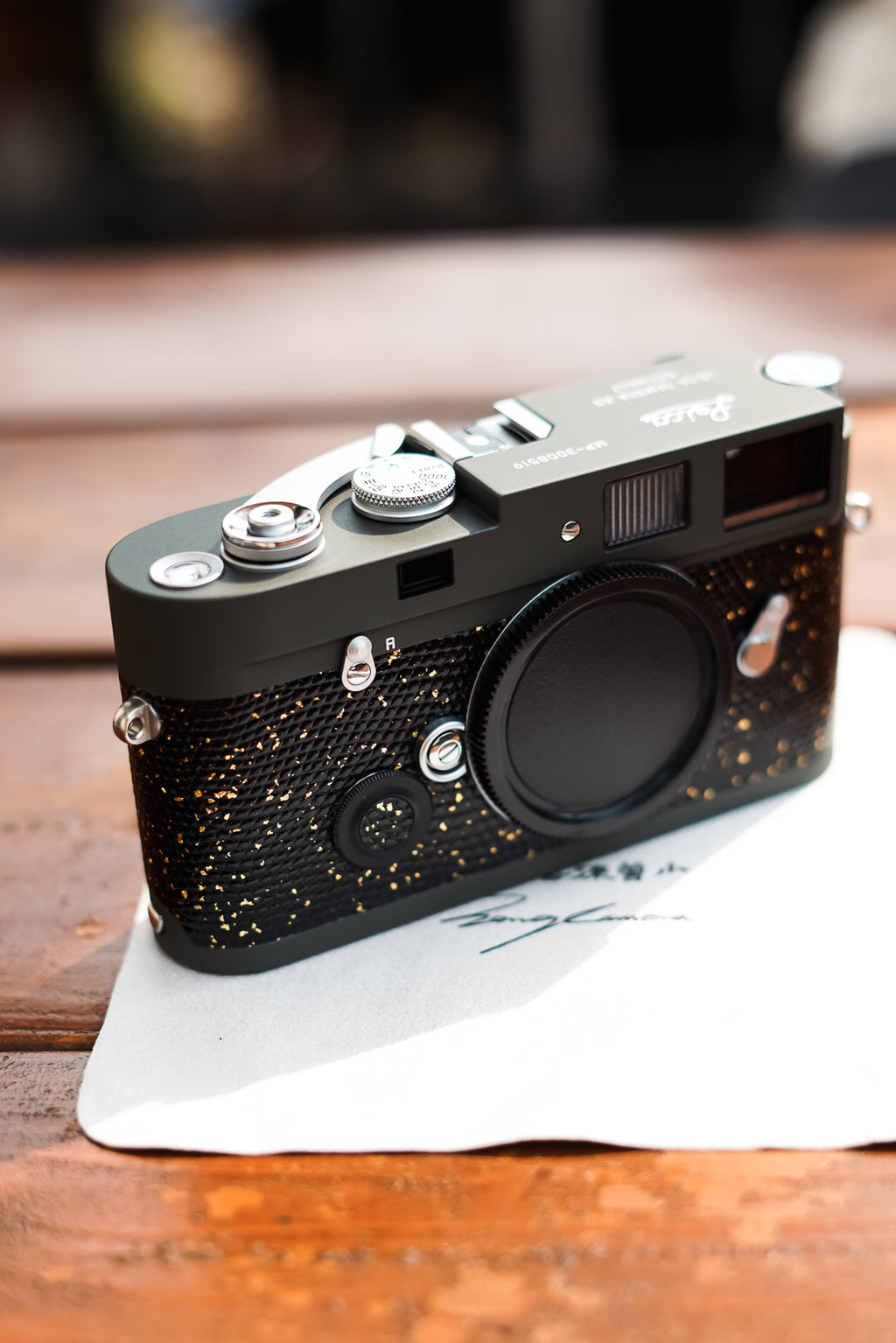 MP Reporter Repaint/Leather art replacement with gold sprinkled lizard skin material/black