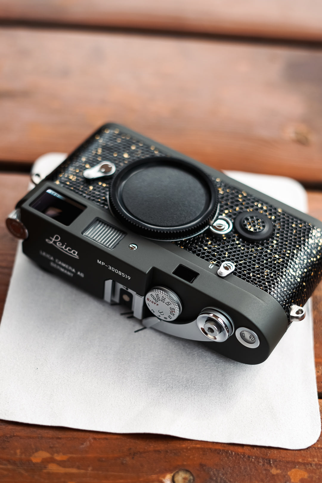 MP Reporter Repaint/Leather art replacement with gold sprinkled lizard skin material/black