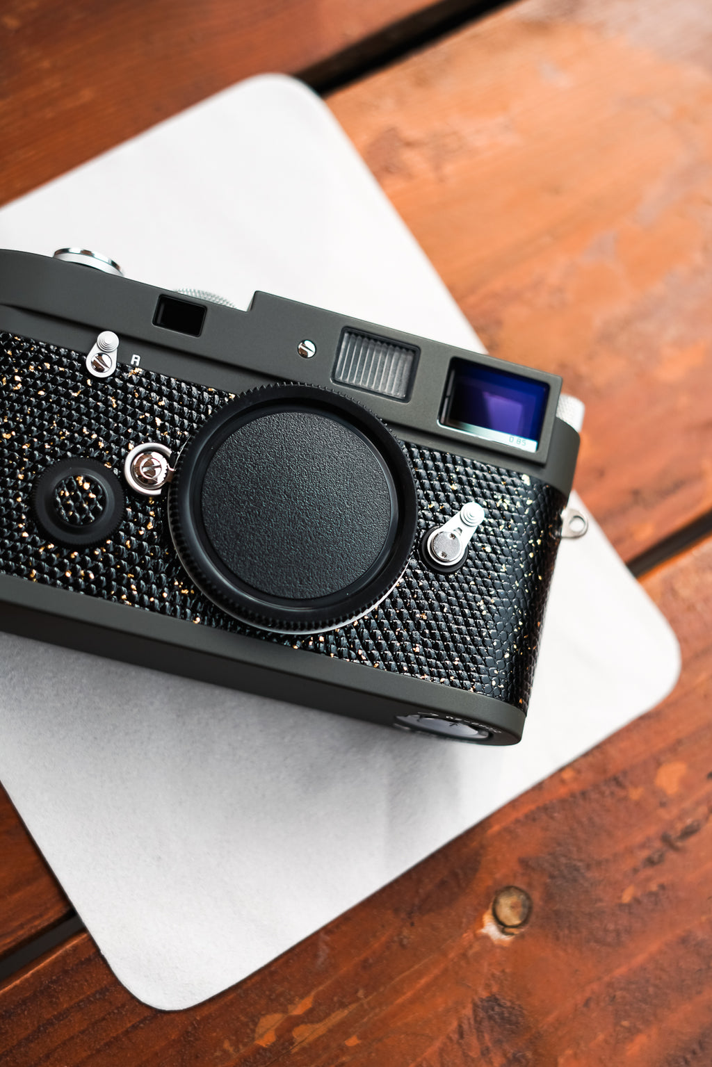 MP Reporter Repaint/Leather art replacement with gold sprinkled lizard skin material/black