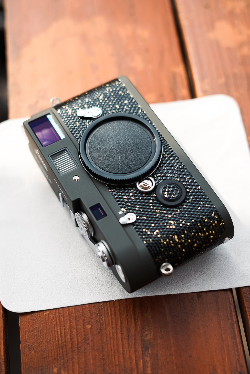 MP Reporter Repaint/Leather art replacement with gold sprinkled lizard skin material/black