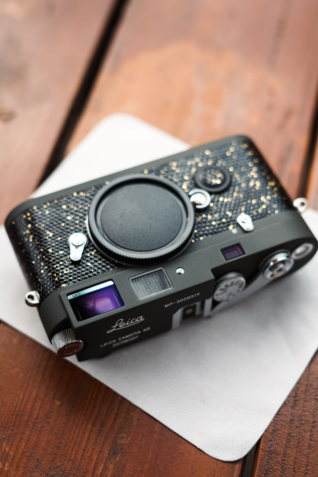 MP Reporter Repaint/Leather art replacement with gold sprinkled lizard skin material/black