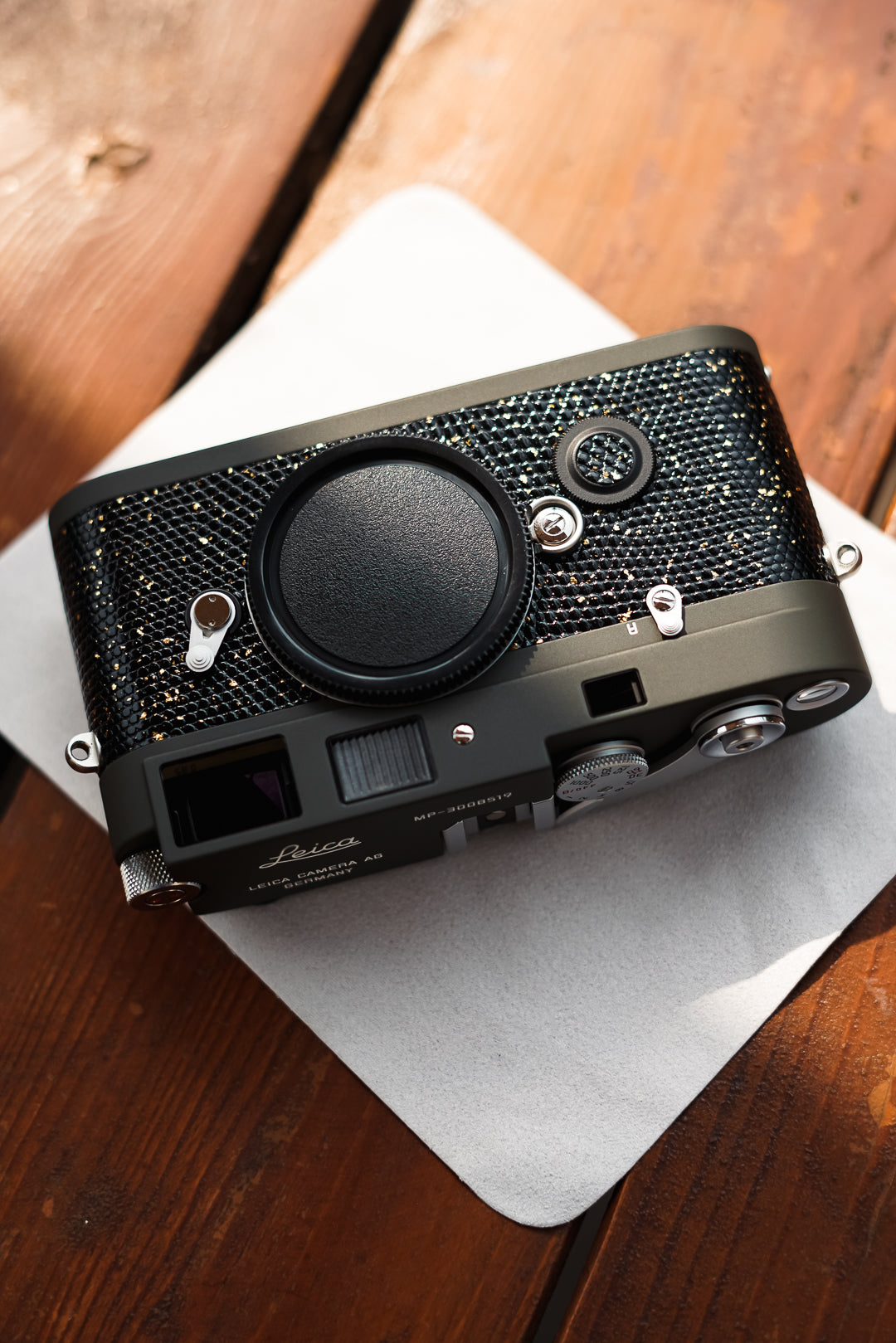 MP Reporter Repaint/Leather art replacement with gold sprinkled lizard skin material/black