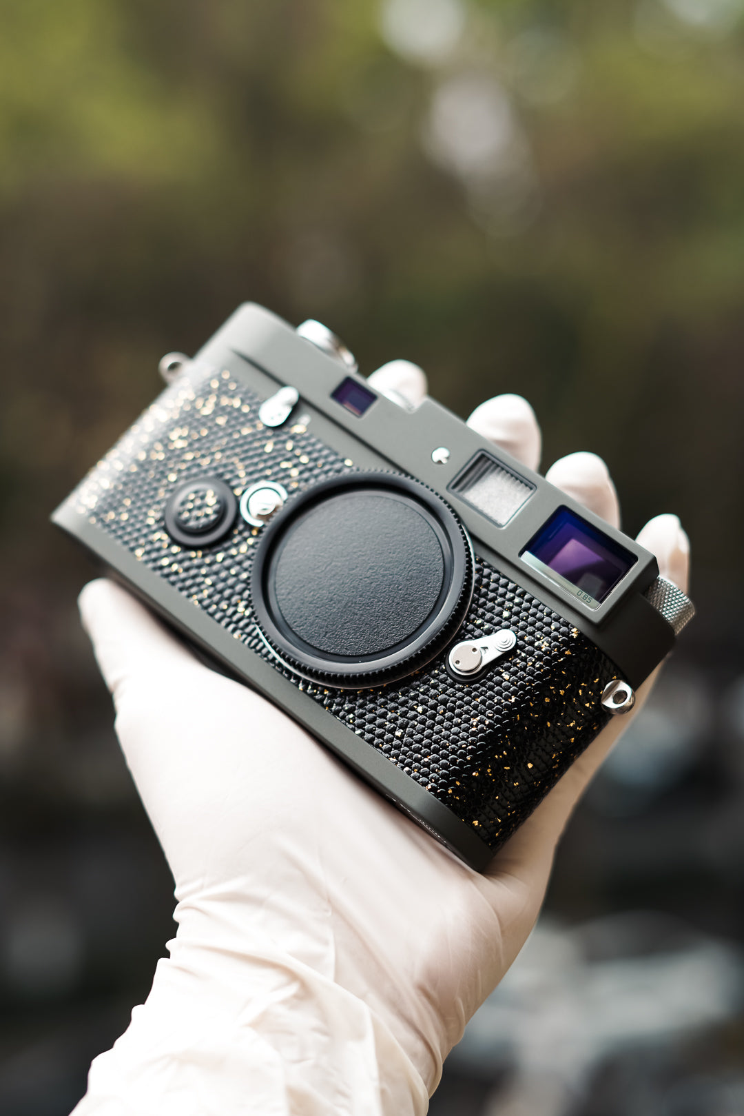 MP Reporter Repaint/Leather art replacement with gold sprinkled lizard skin material/black