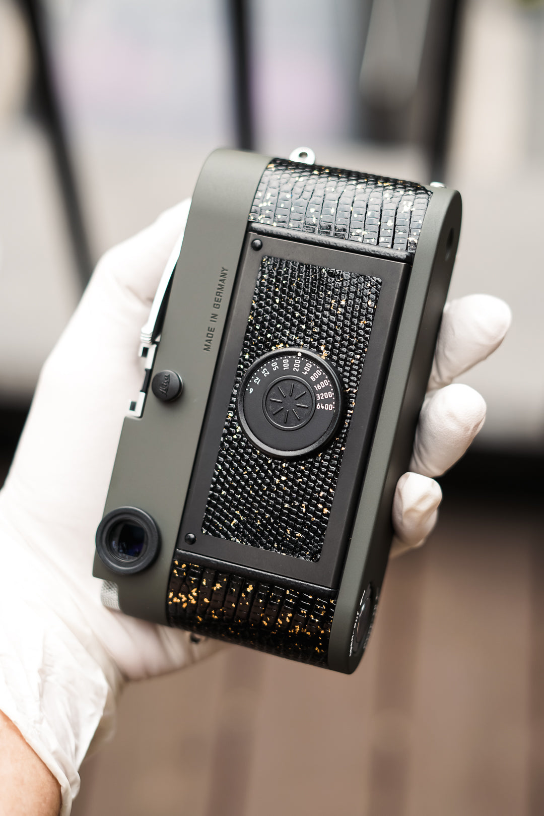 MP Reporter Repaint/Leather art replacement with gold sprinkled lizard skin material/black