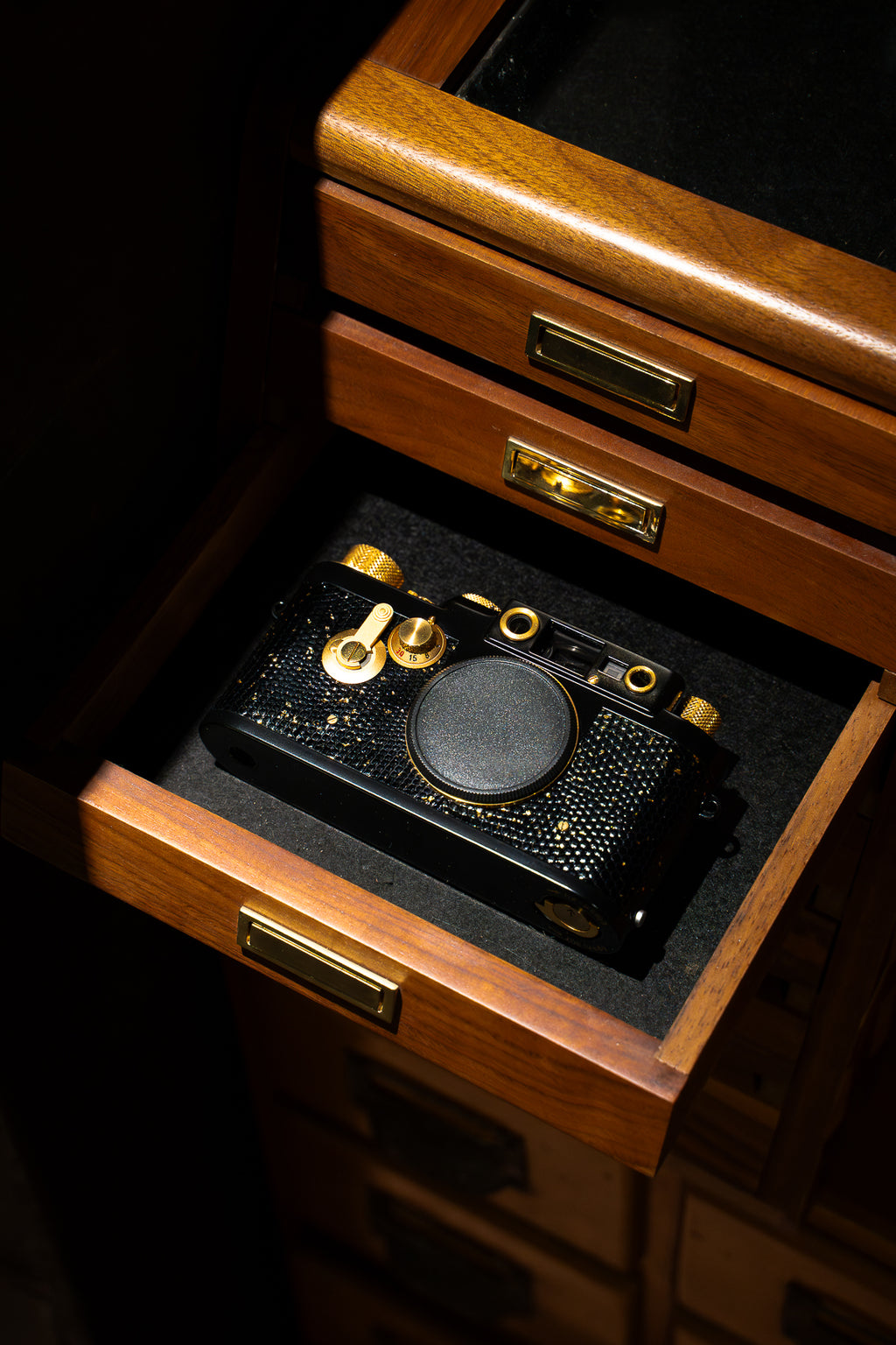 IIIG 24K Golden Customization,Leather art replacement with gold sprinkled lizard skin material/black