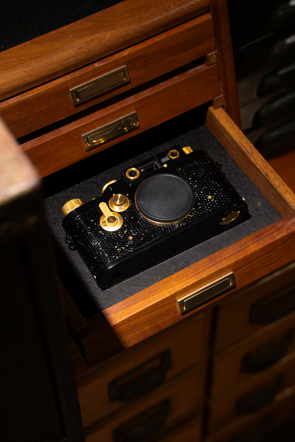 IIIG 24K Golden Customization,Leather art replacement with gold sprinkled lizard skin material/black