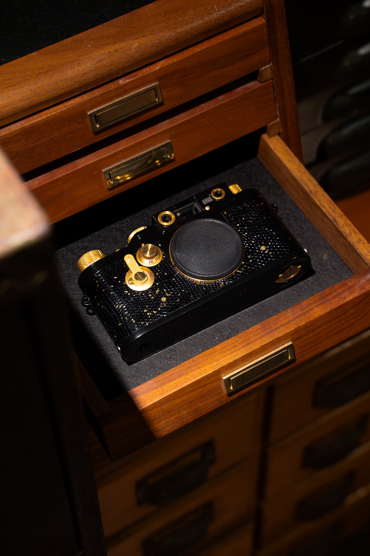 IIIG 24K Golden Customization,Leather art replacement with gold sprinkled lizard skin material/black